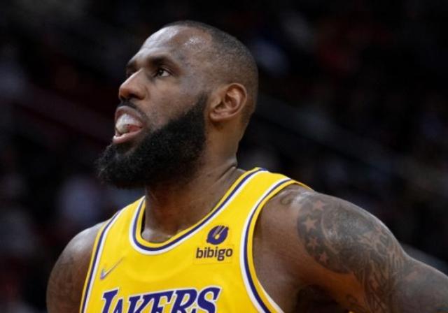 1646897828281044507.png 球探-詹姆斯放弃绝杀赛后引争议 沃格尔:相信他的决策