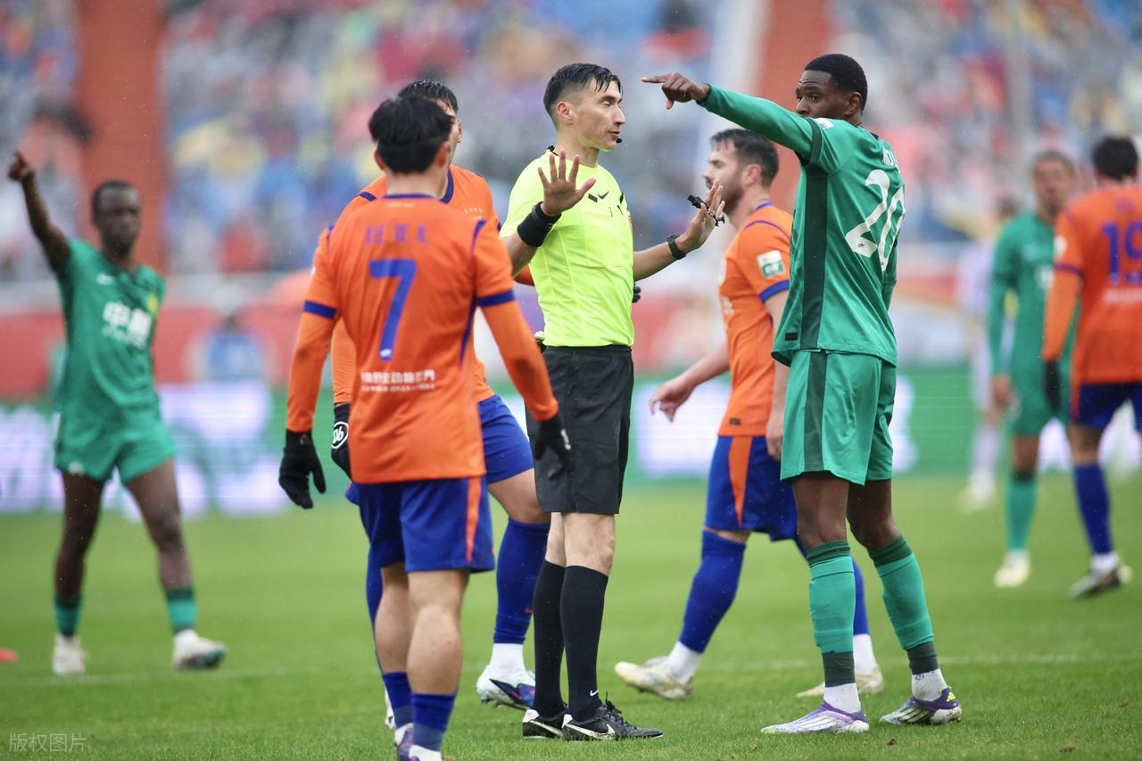 球探比分网首页-放下恩怨，死磕高原！泰山别被无关人内耗，下一场才是真硬仗！