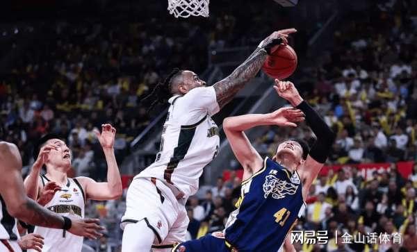 你可是现役国手啊？运动战0分+4失误+发球被断，主帅冲他一顿怒吼