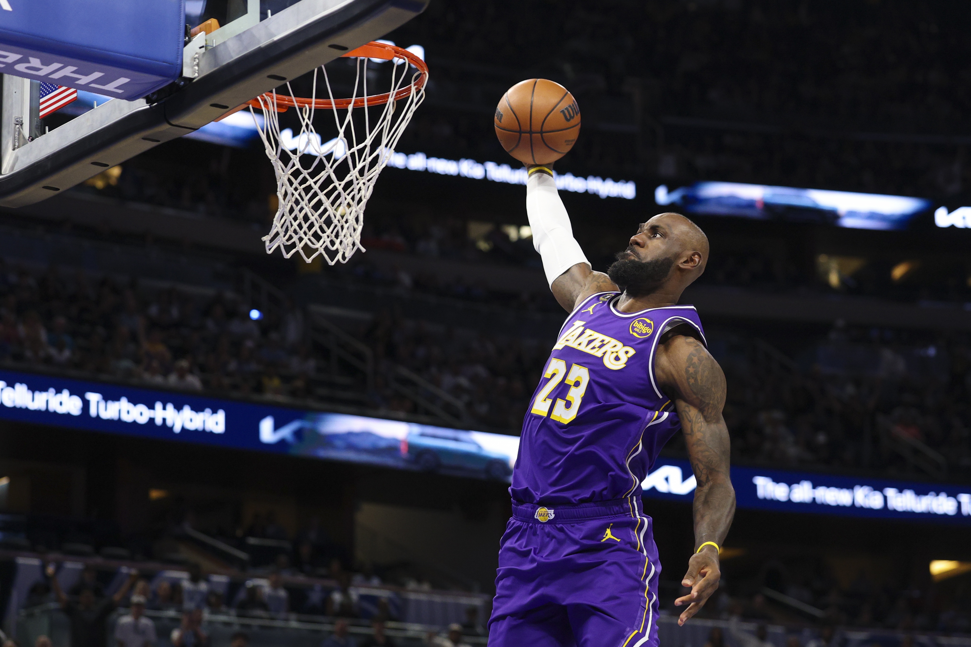 球探-老詹仅出手8次！东契奇恐怖高效自成一档 湖人防守磨合有意外惊喜